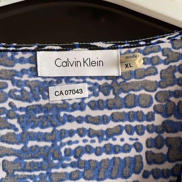 Calvin Klein Scoop Neck Top - Picture 3 of 4